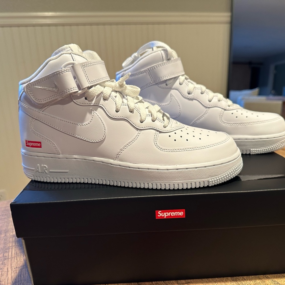 Supreme Nike Air Force 1’s.
Brand new in box, never worn.
Men’s size 8.